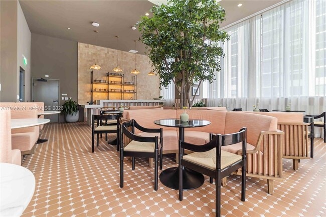 Building Photo - 11 NE 6th St