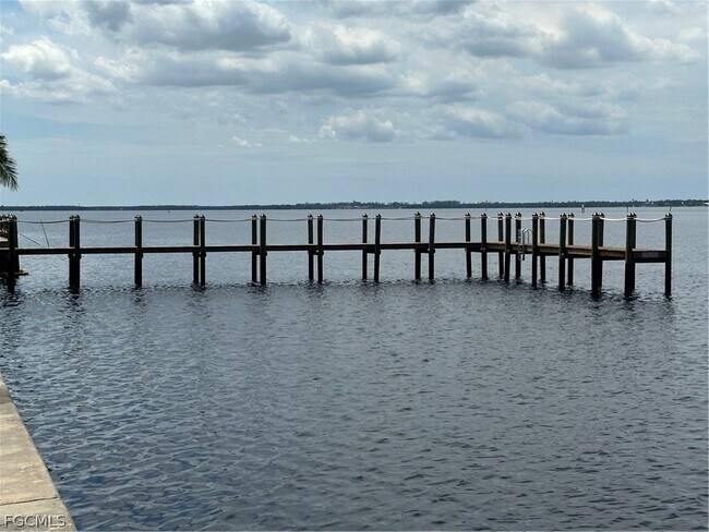 Building Photo - 1900 Clifford St