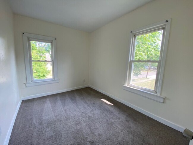Building Photo - 1410 Bellows St