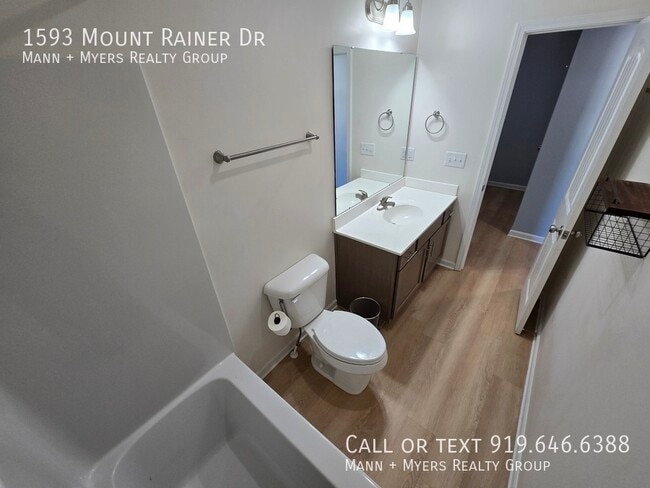 Building Photo - 1593 Mount Rainer Dr