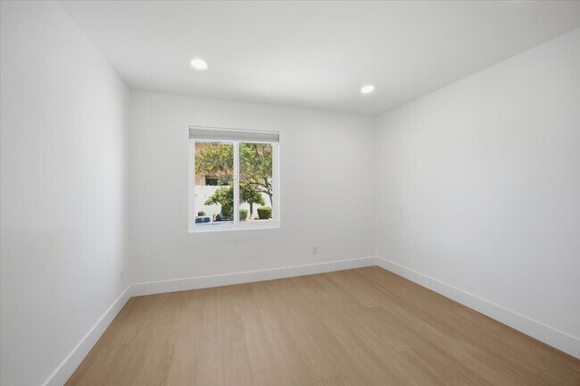 Building Photo - 1040 Gardena