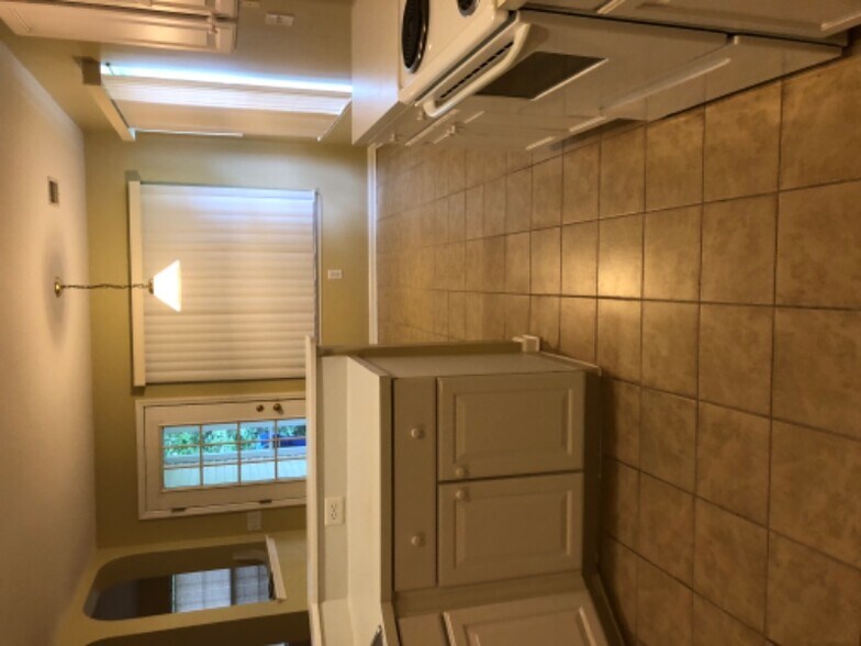 Building Photo - 305 Rice Bay Dr