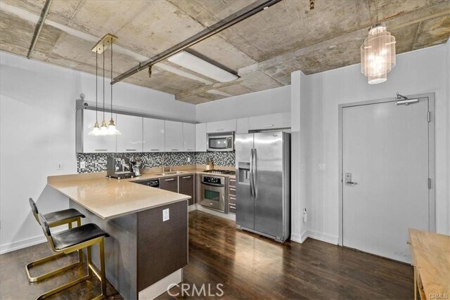 Building Photo - 645 W 9th St