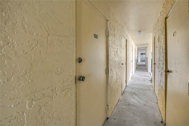 Building Photo - 103 1st St E