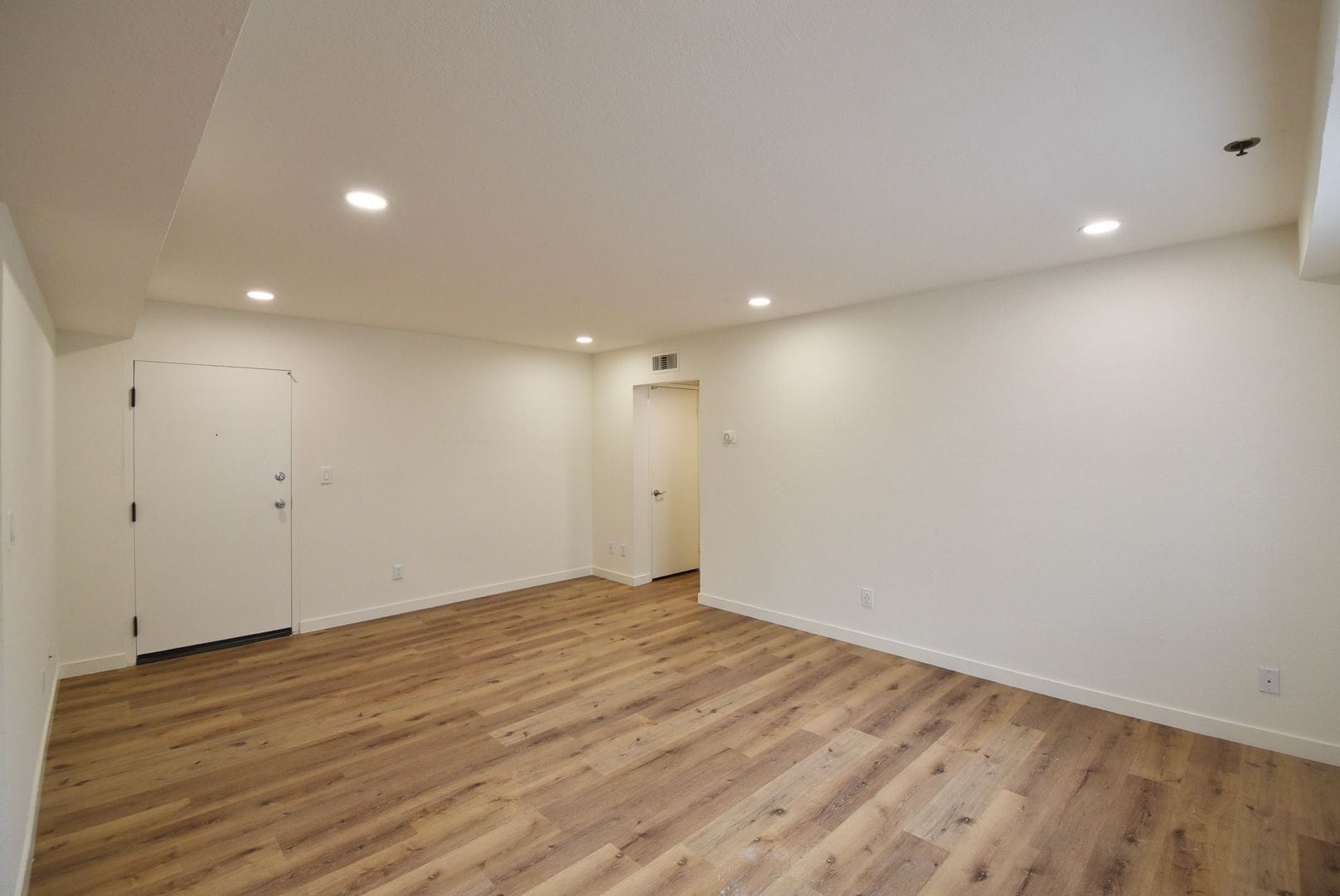 Building Photo - 14033 Bessemer St