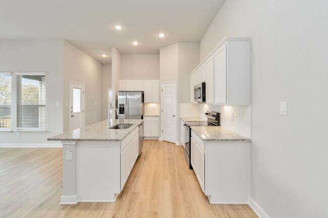 Building Photo - Brand New Luxury Duplex Available Today
