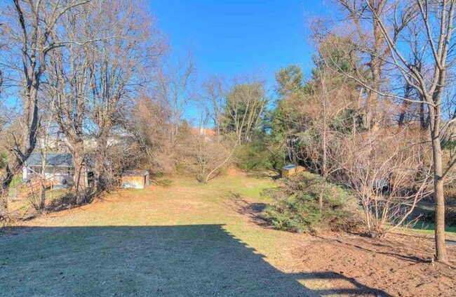 Building Photo - 550 Colhoun| Move In Ready!