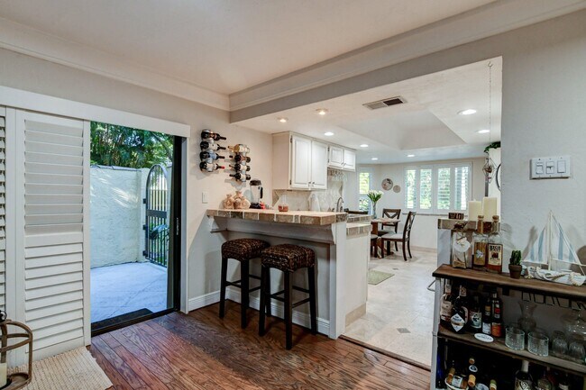 Building Photo - 20 Via Lago