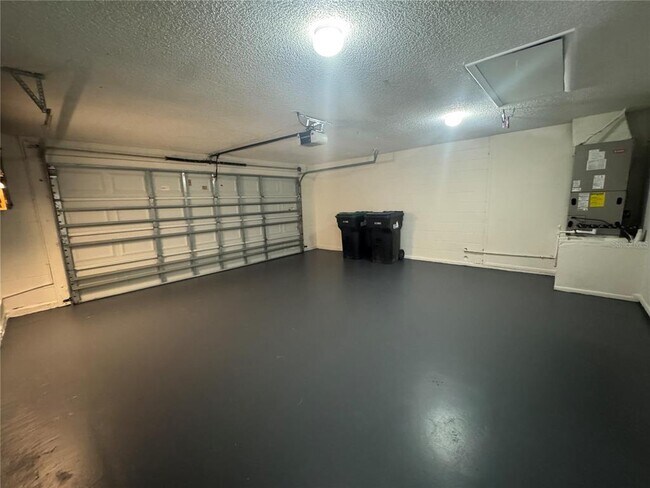 Building Photo - 10941 Mill Pond Way