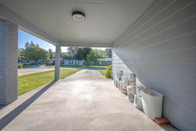 Building Photo - Charming 3-Bed, 1-Bath Home - Fully Remodeled & Move-In Ready!
