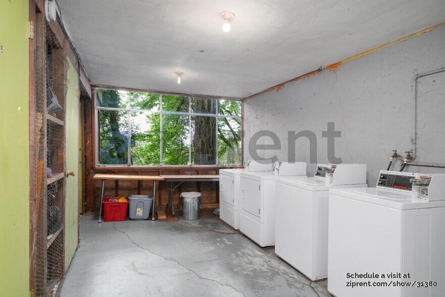 Building Photo - 2745 NW Pettygrove St