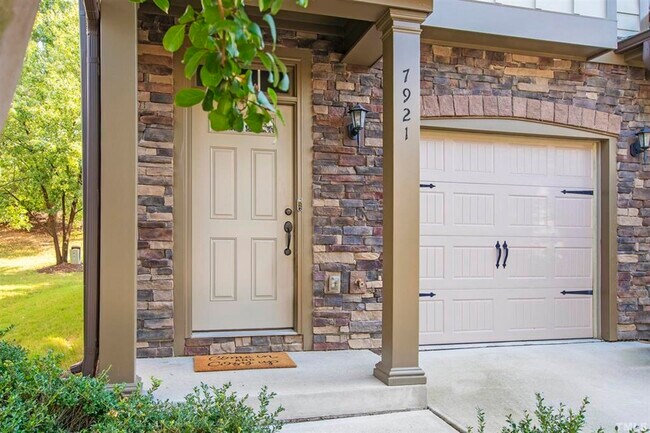 Building Photo - 7921 Dukes Dynasty Dr