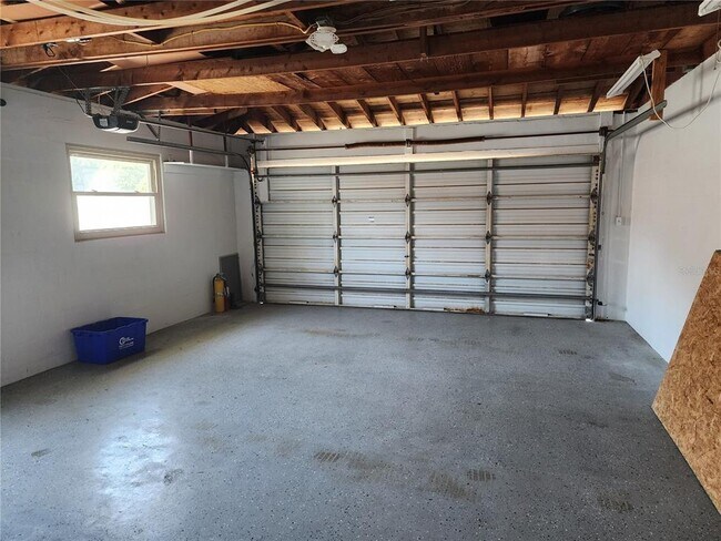 Building Photo - 2347 Eastwood Dr