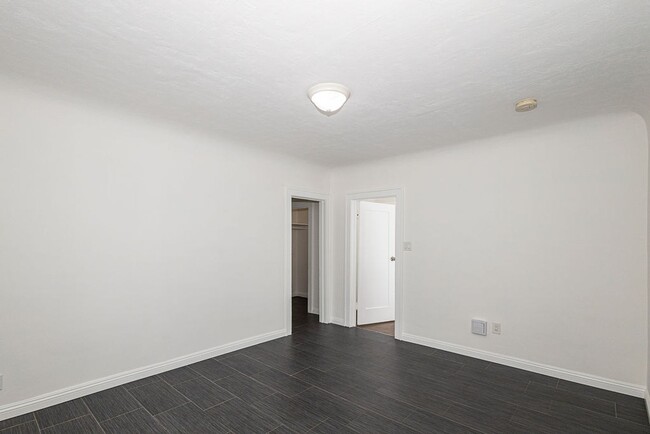 Building Photo - Bright and airy 2-bedroom 2-bath in Mid- City