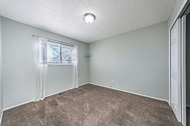 Building Photo - 5 bedrooms ,2 bathrooms and on 0.32 acres for rent