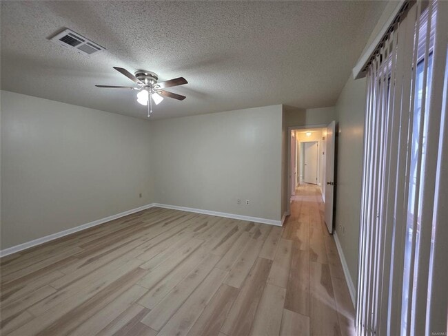 Building Photo - 4254 Lawnwood Dr