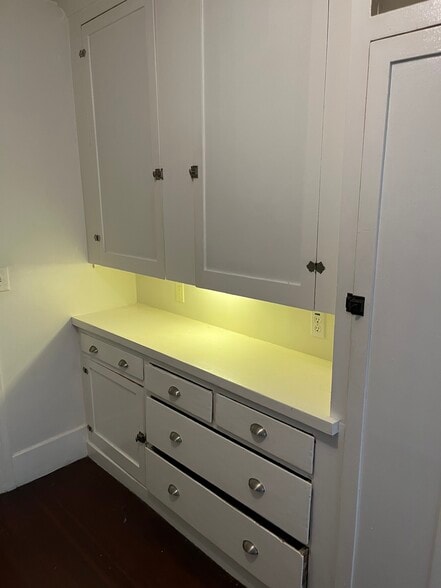 Building Photo - 504 N Heliotrope Dr