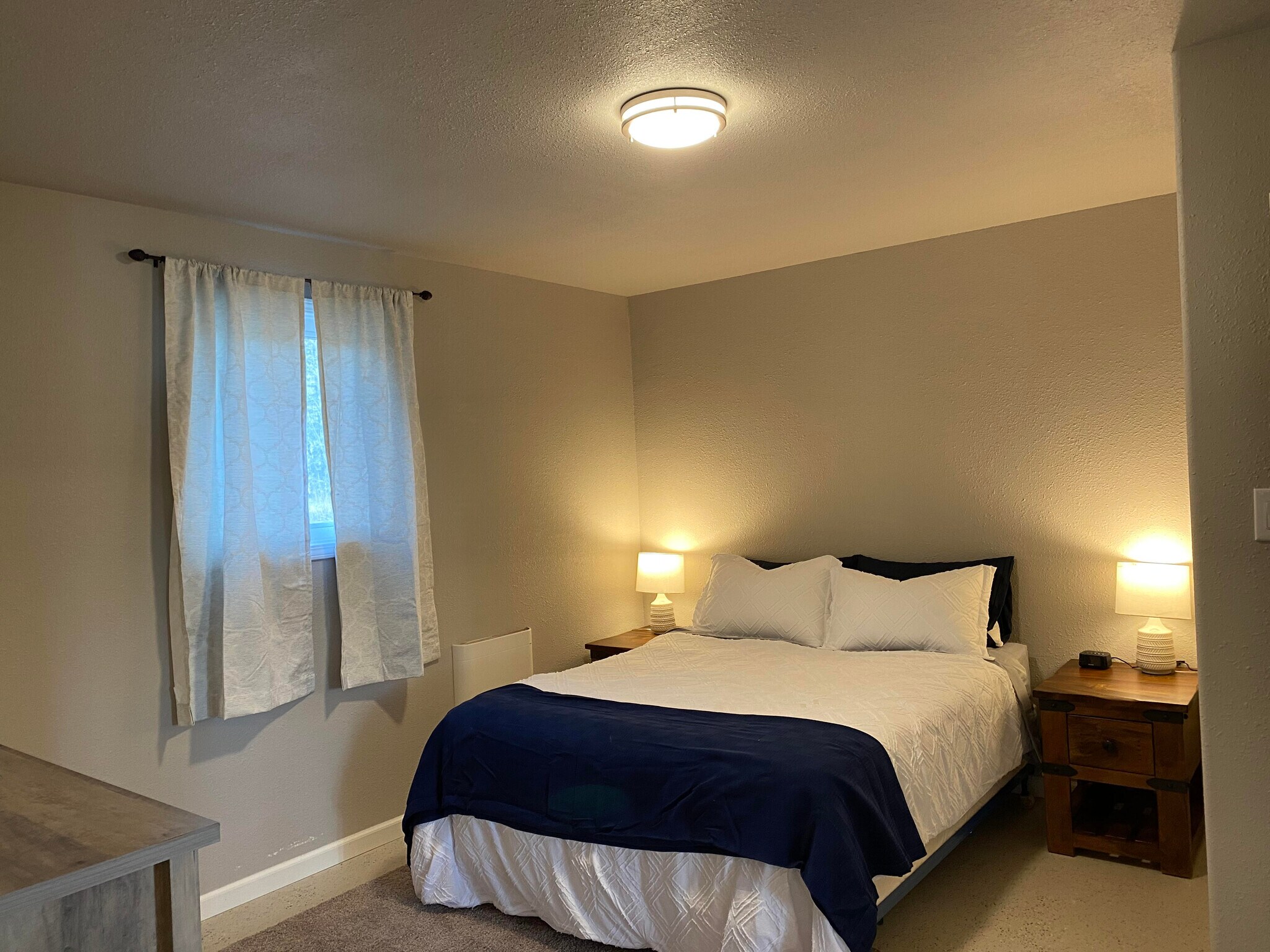 Building Photo - 6140 W Robin Hood Ln