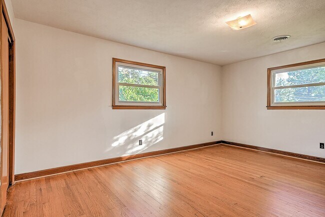 Building Photo - 210 Mt Bethel Rd