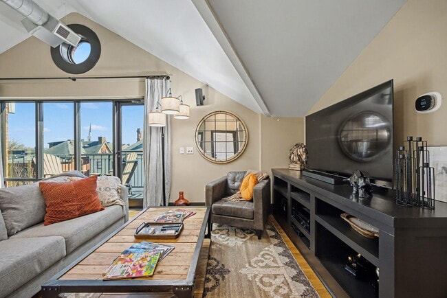 Building Photo - 261 S Limestone