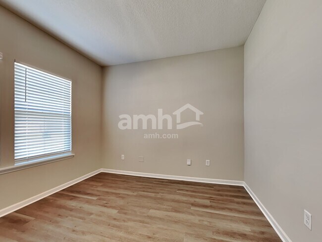 Building Photo - 64 Spruce Point