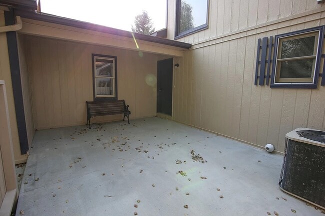 Building Photo - 2012 Quail Ct