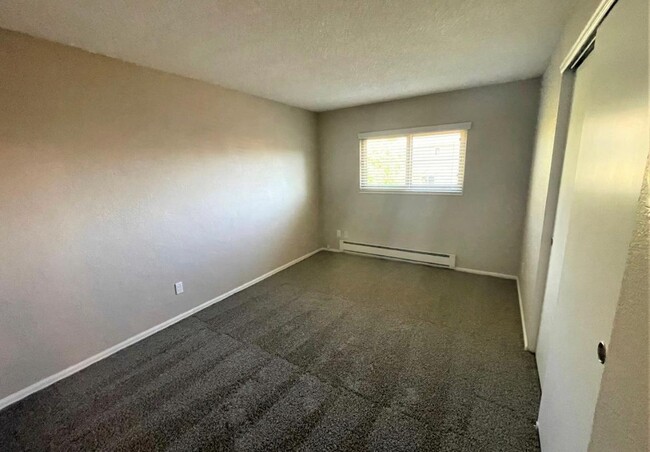 Building Photo - 10964 Elm Dr