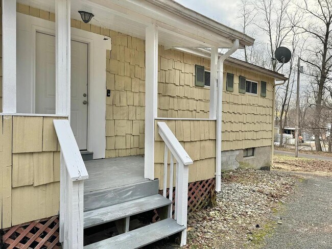 Primary Photo - 2432 NY-300