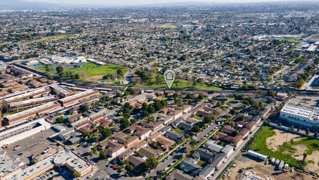 Building Photo - RIDGEWAY
