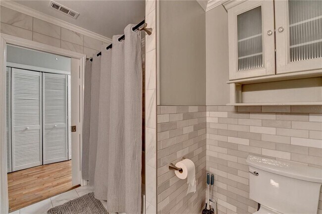 Building Photo - 8 Highland Ln