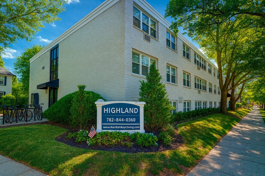 Building Photo - The Highland Collection
