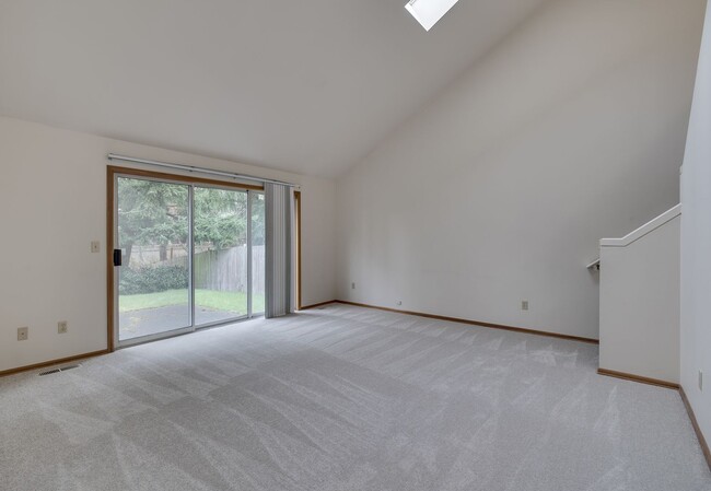 Building Photo - Spacious 4 bedroom home in Renton's Fairwo...