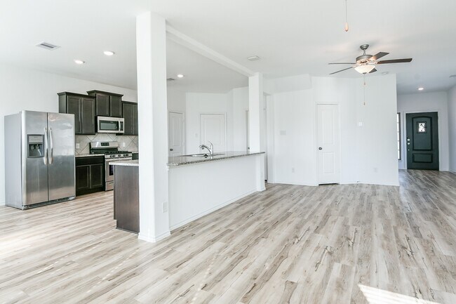 Building Photo - 18825 Amaro Hills Dr