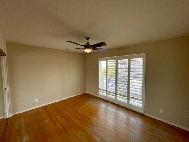 Building Photo - Beautiful 4B/2.5BA House in Oceanside w/ Attached Garage & W/D!