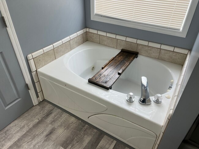 Building Photo - 1044 Cindy Jo Ct