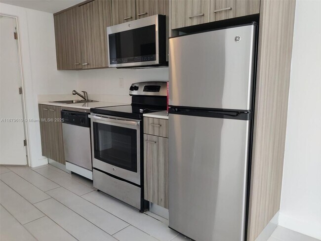 Building Photo - 740 Meridian Ave