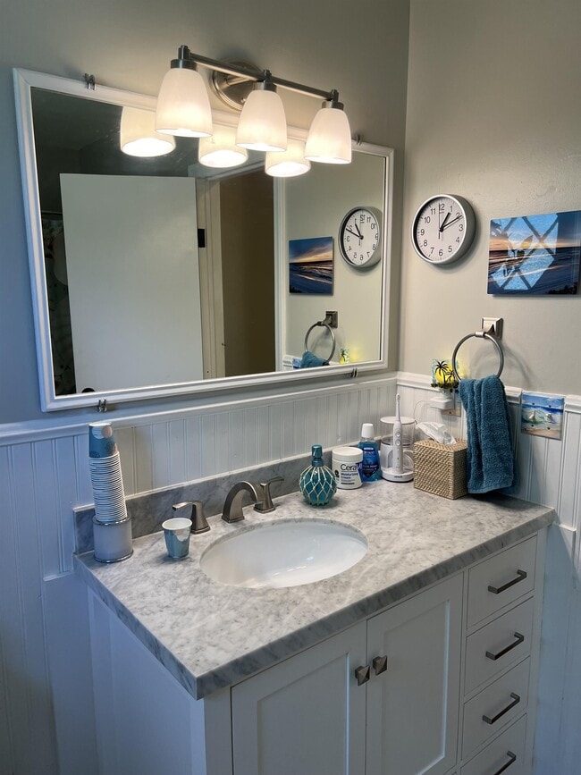 Building Photo - 601 E McKissock St