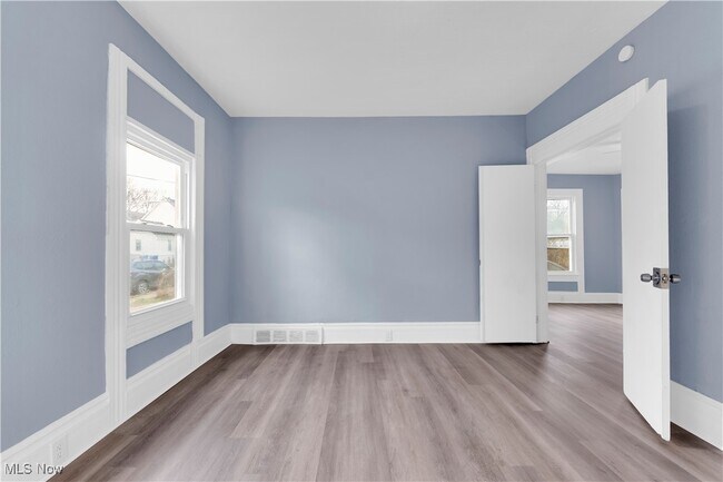 Building Photo - 2206 Kenneth Ave