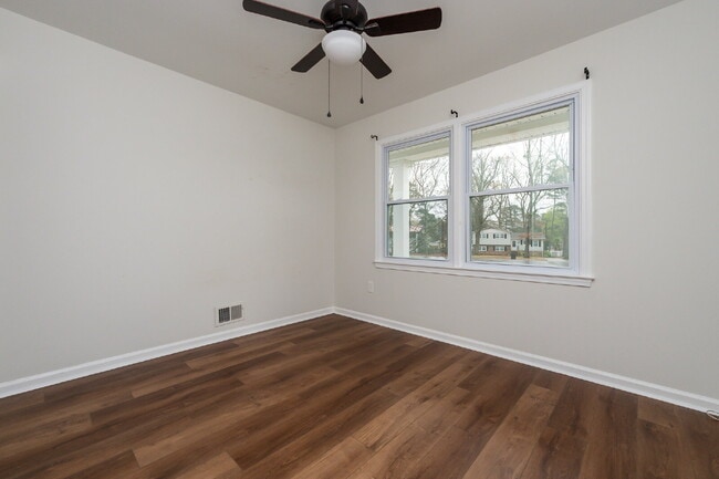 Building Photo - Beautiful 3 Bedroom, 2.5 Bath Home Tucked Away on Cul-de-Sac $1,825/mo rent