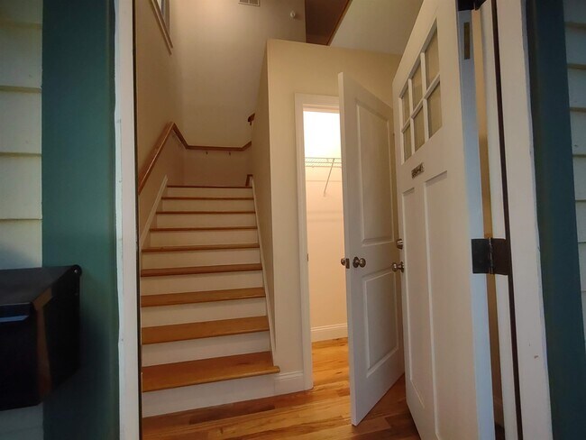 Building Photo - 394 Union Ave