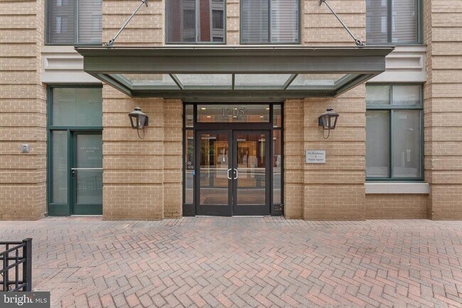 Building Photo - 1205 N Garfield St