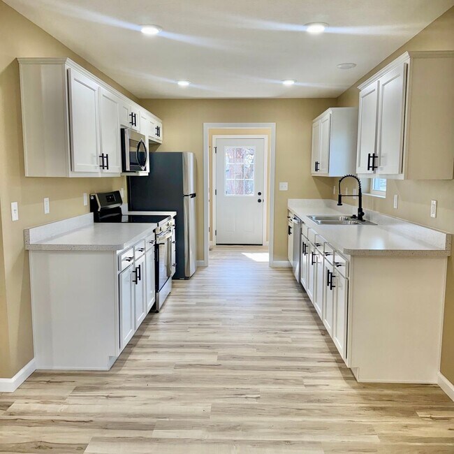Building Photo - Just Built & Move-In Ready - Stunning New 3 Bedroom, 2 Bath Home!