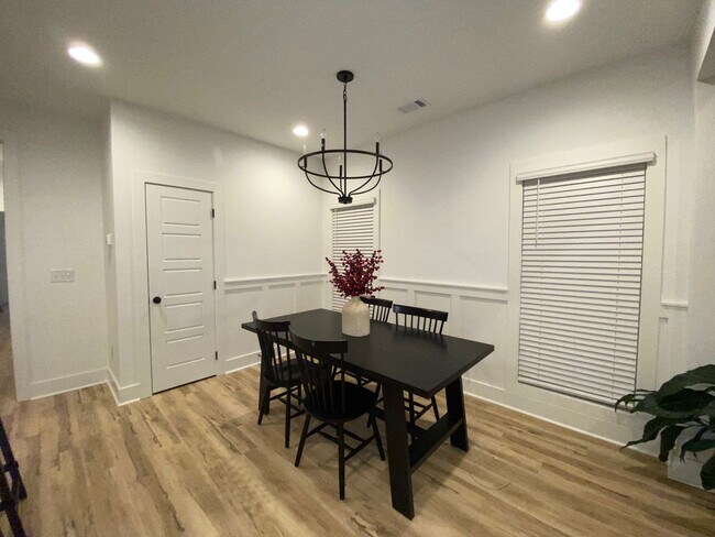 Building Photo - Fox Run Village Duette with Amenities