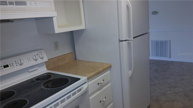 Building Photo - 5989 Village Cir S