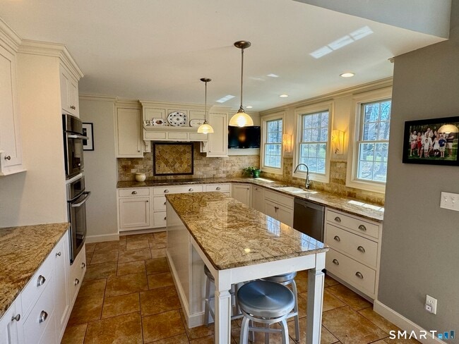 Building Photo - 11 Van Campen Ln