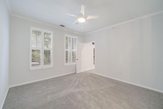 Building Photo - 130 River Landing Dr