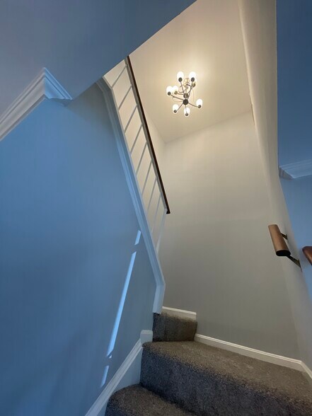 Building Photo - 6802 Cottingham Ln