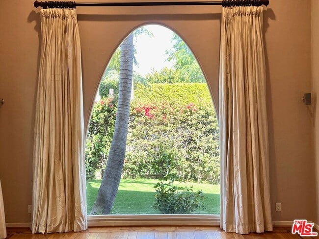 Building Photo - 401 Kings Rd