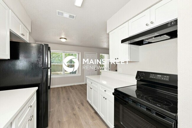 Building Photo - 4 Bedroom Pet-Friendly Home in ARLINGTON, TX with Main Street Renewal