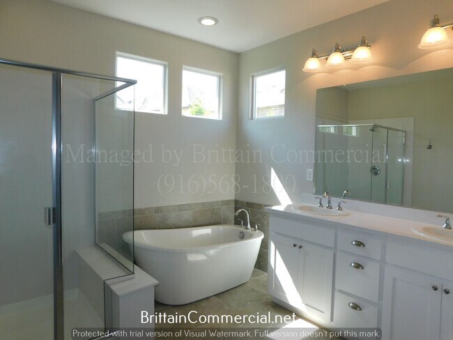 Building Photo - 1702 Brodea Ln